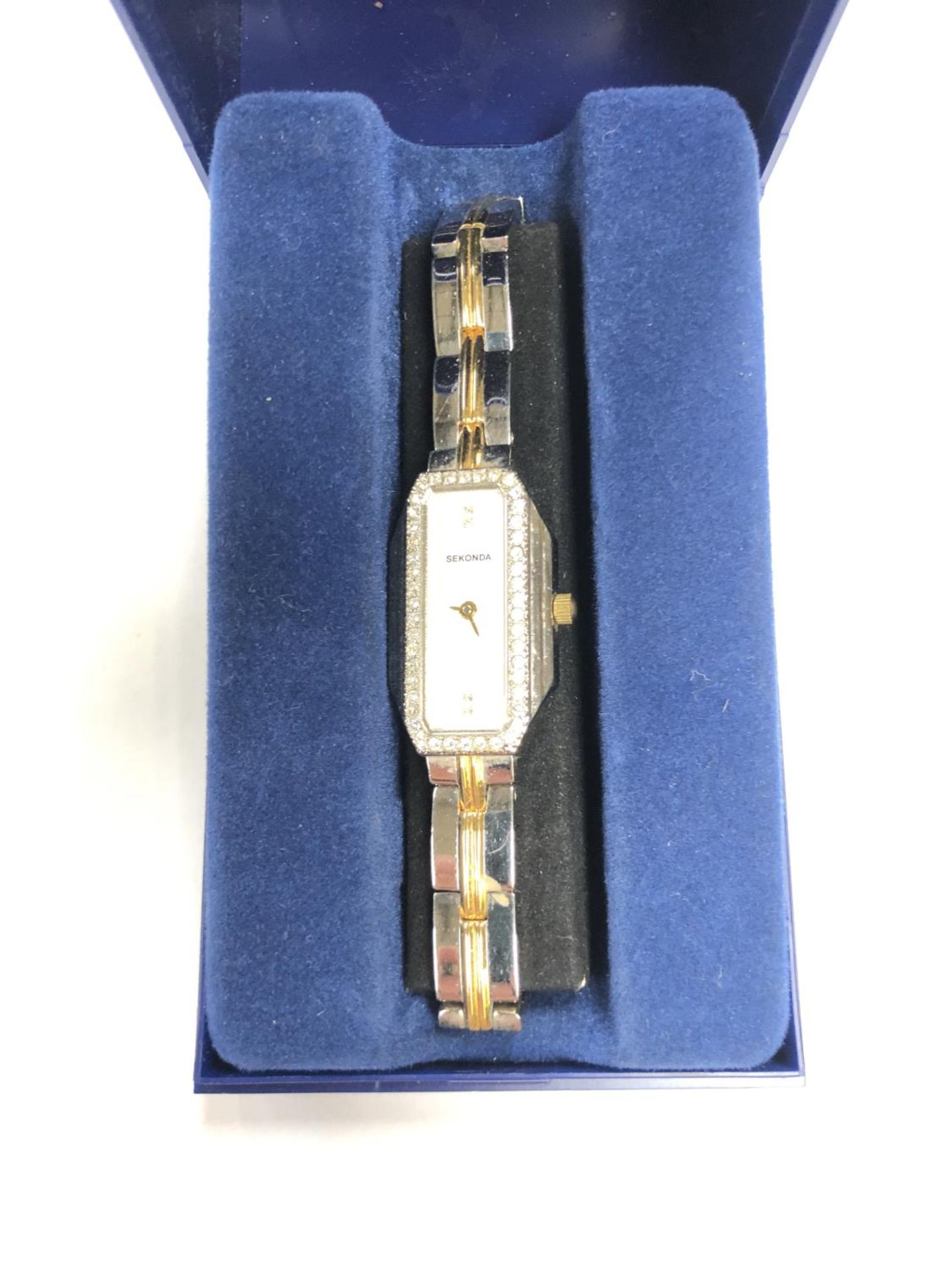 A LADIES BOXED 'SEKONDA' WATCH