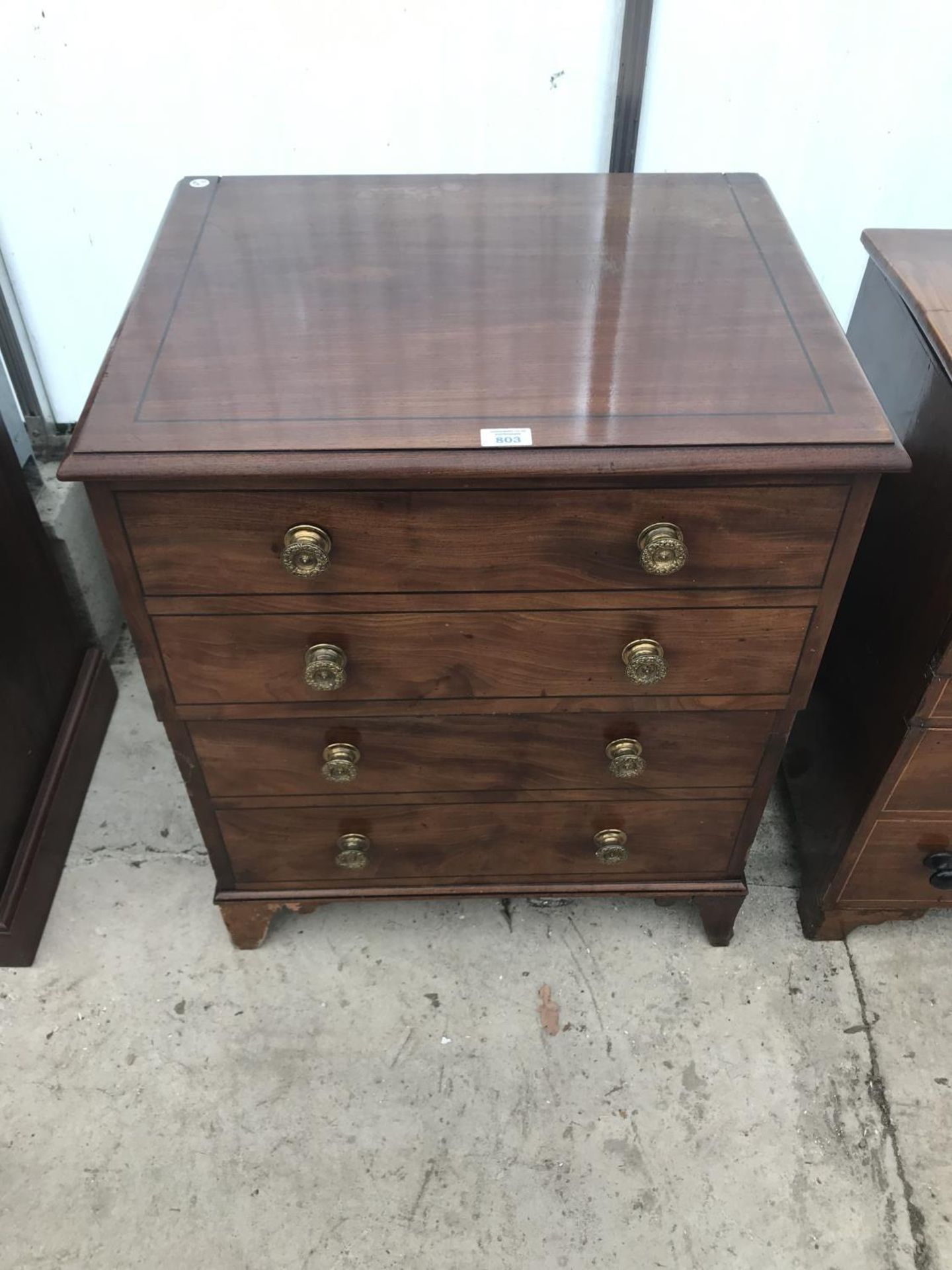 AN EARLY 20TH CENTURY INLAID MAHOGANY COMMODE