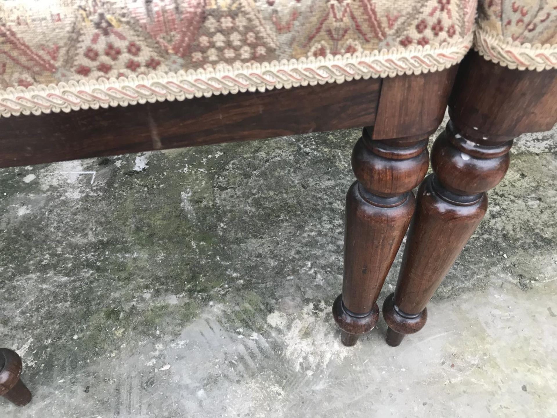 TWO VICTORIAN ROSEWOOD BALLOON BACK DINING CHAIRS - Image 3 of 3