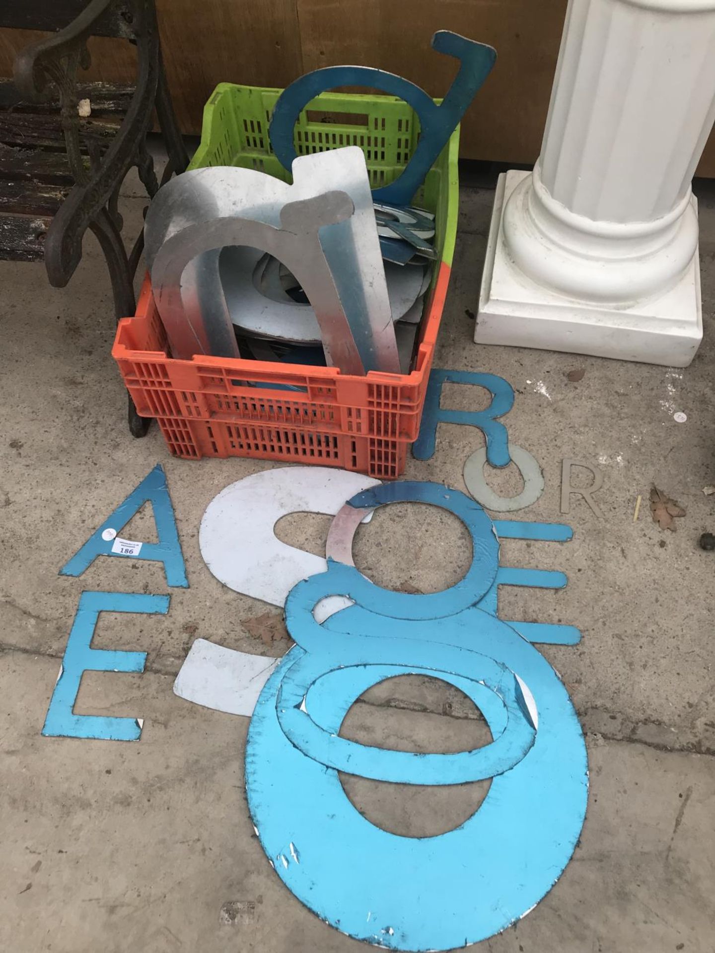 A LARGE QUANTITY OF METAL LETTERS (VARIOUS SIZES)