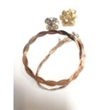 TWO LADIES FLORAL RINGS AND A SILVER GILT NECKLACE (3)