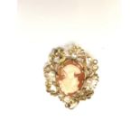 A LADIES 9CT YELLOW GOLD CASED CAMEO BROOCH, WEIGHT 5.9G