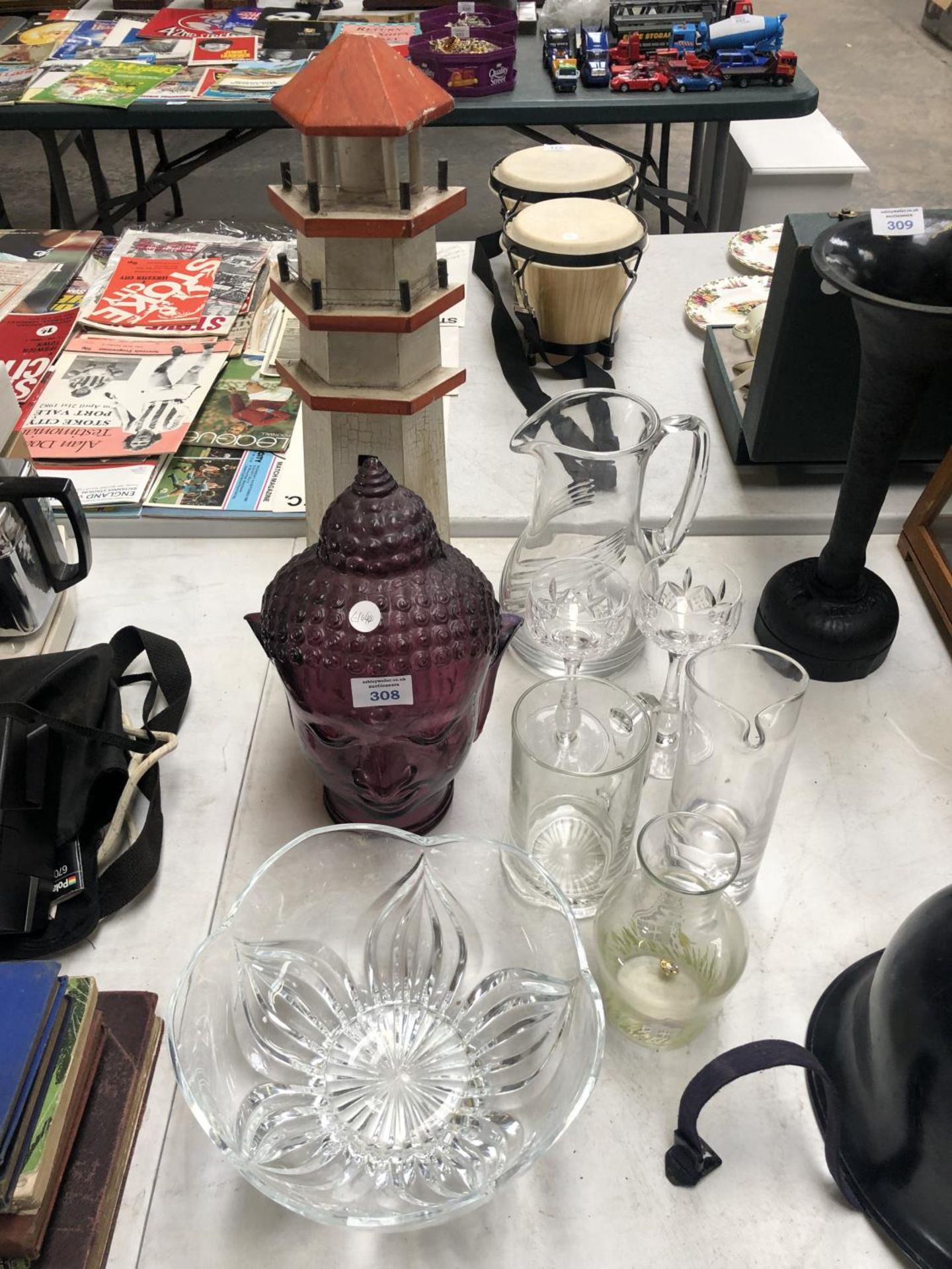 A MIXED GROUP OF GLASSWARE TO INCLUDE A PURPLE COLOURED GLASS BUDDHA'S HEAD MODEL