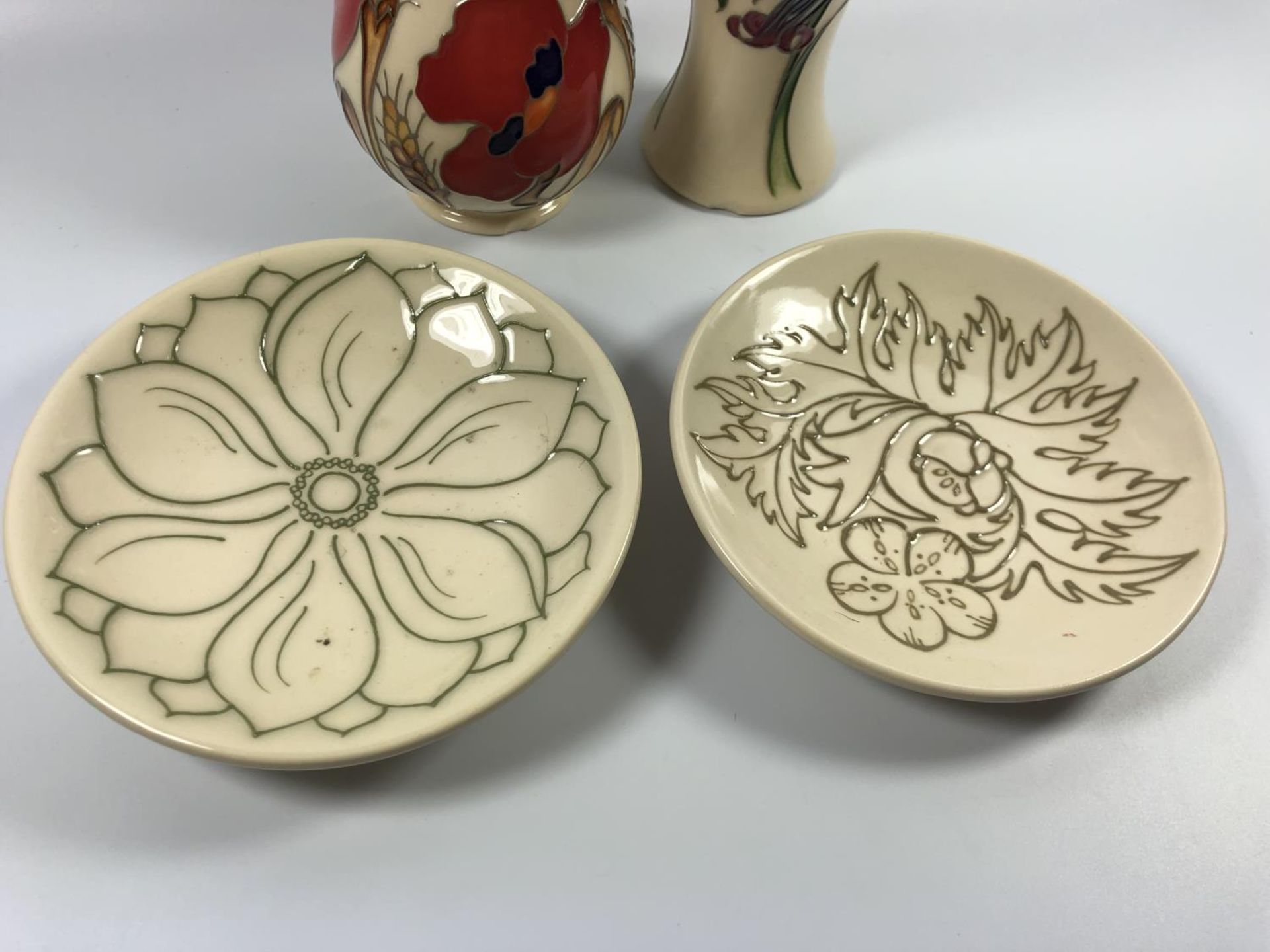 FOUR MOORCROFT POTTERY PIECES - TWO TUBE MASTER PIN DISHES, ONE BLUEBELL HARMONY VASE AND A - Image 3 of 3
