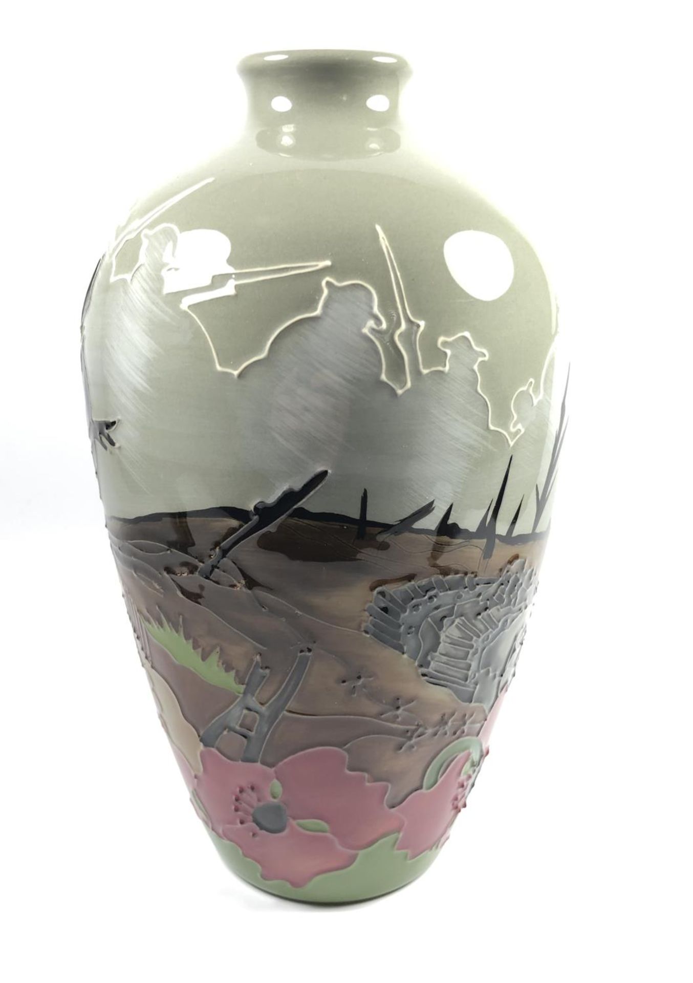 A MOORCROFT POTTERY 'LEST WE FORGET' PATTERN REMEMBRANCE VASE, HEIGHT 23CM