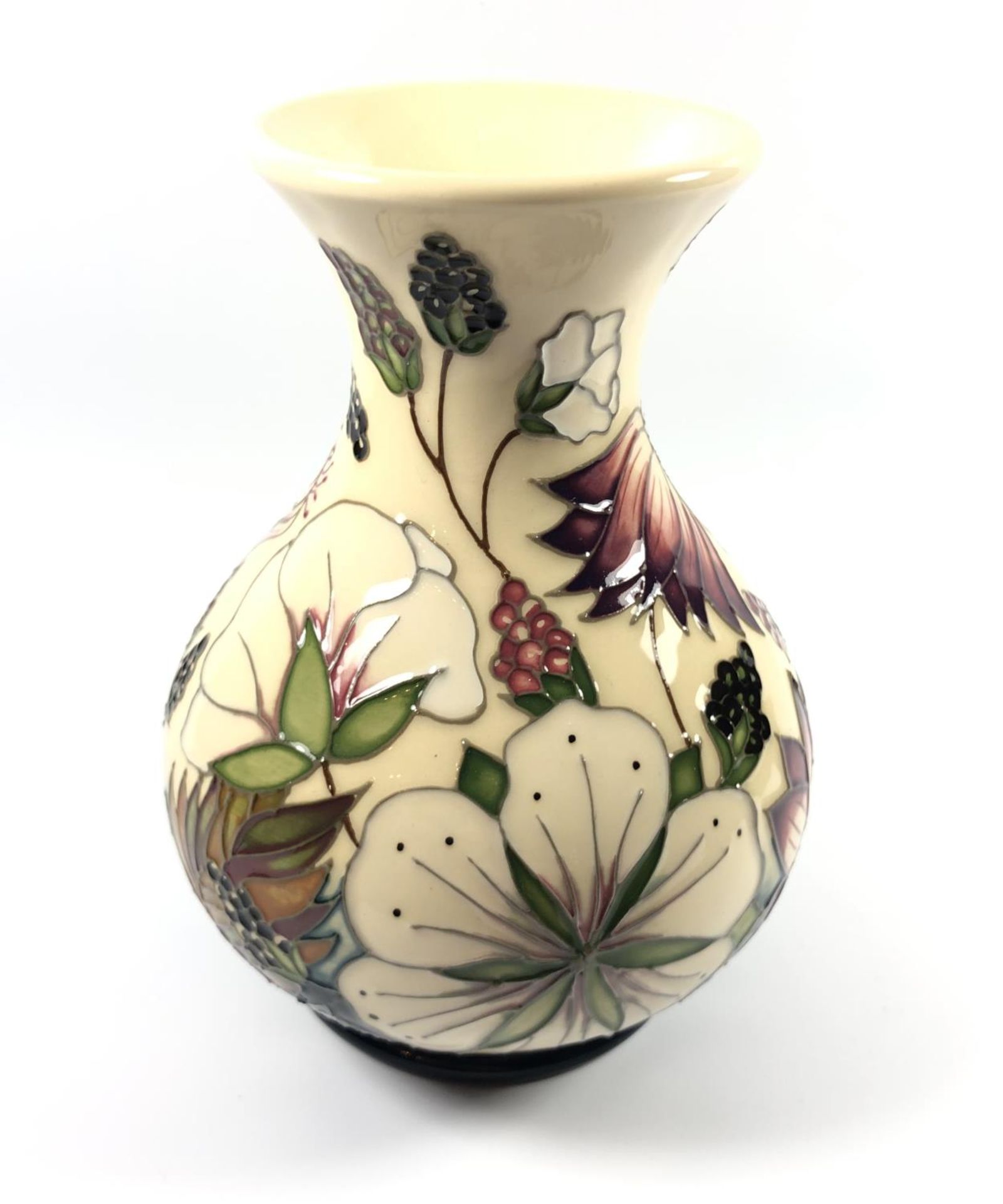 A MOORCROFT POTTERY 'BRAMBLES REVISITED' PATTERN VASE, HEIGHT 16CM, SMALL CHIP TO RIM