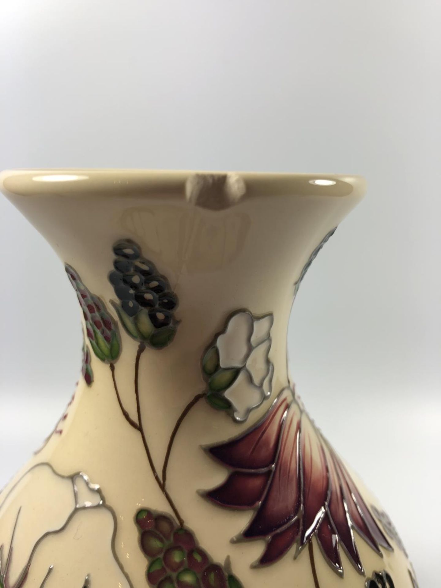 A MOORCROFT POTTERY 'BRAMBLES REVISITED' PATTERN VASE, HEIGHT 16CM, SMALL CHIP TO RIM - Image 3 of 3