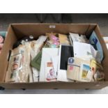 A BOX OF ASSORTED LOOSE AND FURTHER STAMPS (QTY)