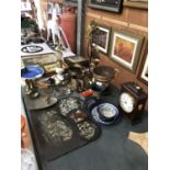 A LARGE COLLECTION OF ASSORTED ITEMS TO INCLUDE CLOCK, FIRESIDE COMPANION SET ETC (QTY)