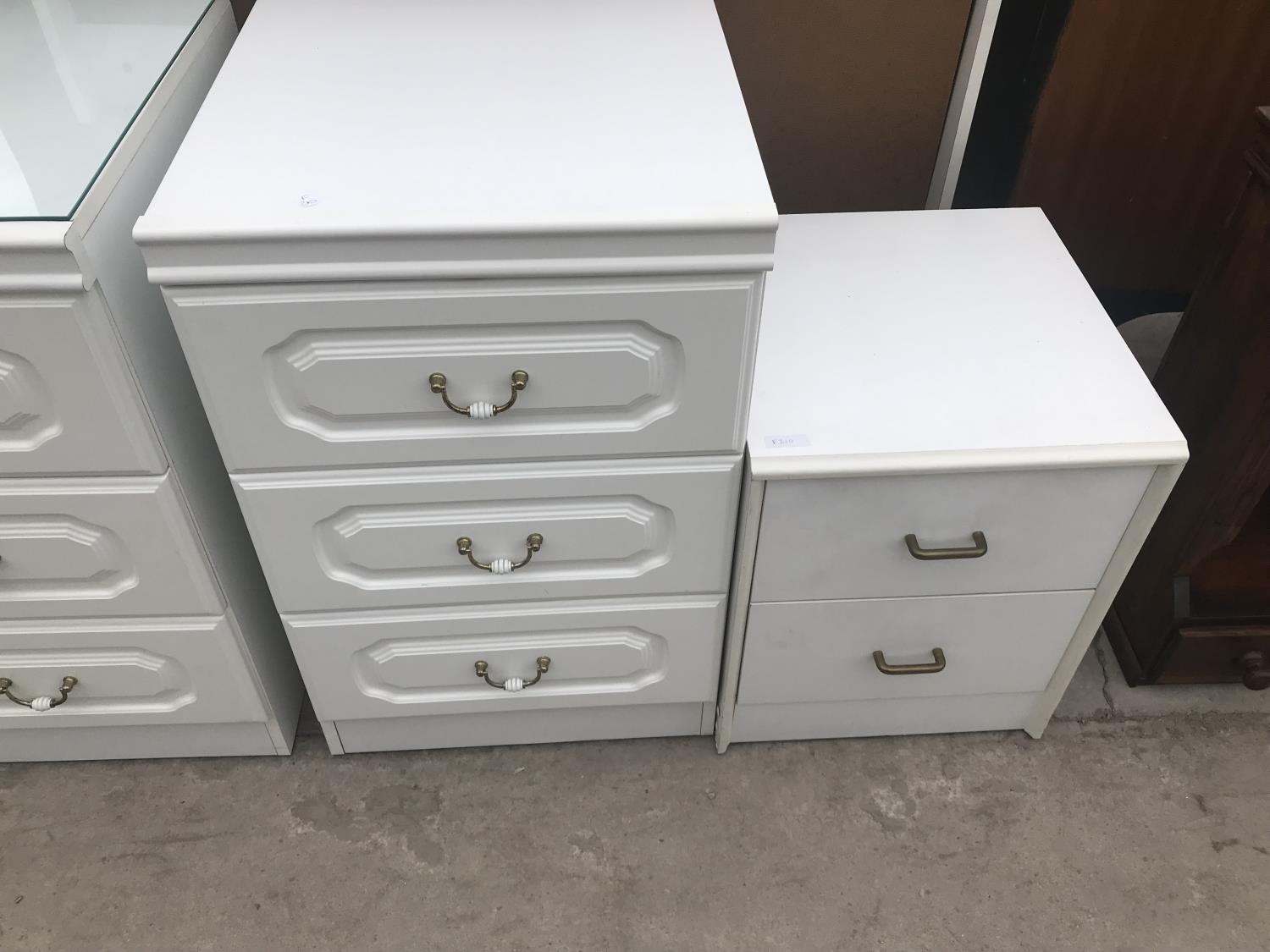 A WHITE CHEST OF THREE DRAWERS AND TWO WHITE BEDSIDE CHESTS OF DRAWERS - Image 2 of 2