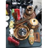 A MIXED GROUP OF WOODEN 'TREEN' STYLE ITEMS, BOWLS, CUPS, TRAINS ETC (QTY)