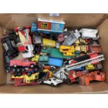 A BOX OF ASSORTED DIE CAST 'DINKY' & 'CORGI' TOY VEHICLES (QTY)