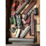 A BOXED OF ASSORTED OO GAUGE MODEL RAILWAY ITEMS TO INCLUDE 8509 LOCOMOTIVE AND TENDER SOUTHERN