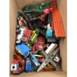 A BOX OF ASSORTED LOOSE MODELS TO INCLUDE THUNDERBIRDS ETC