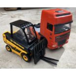 TWO LOOSE DIE CAST MODELS - A 'JOAL' JCB TELETRUK FORKLIFT AND 'JOAL' DAF 95 XF TRACTOR UNIT LORRY