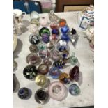 A MIXED GROUP OF ART GLASS PAPERWEIGHTS ETC