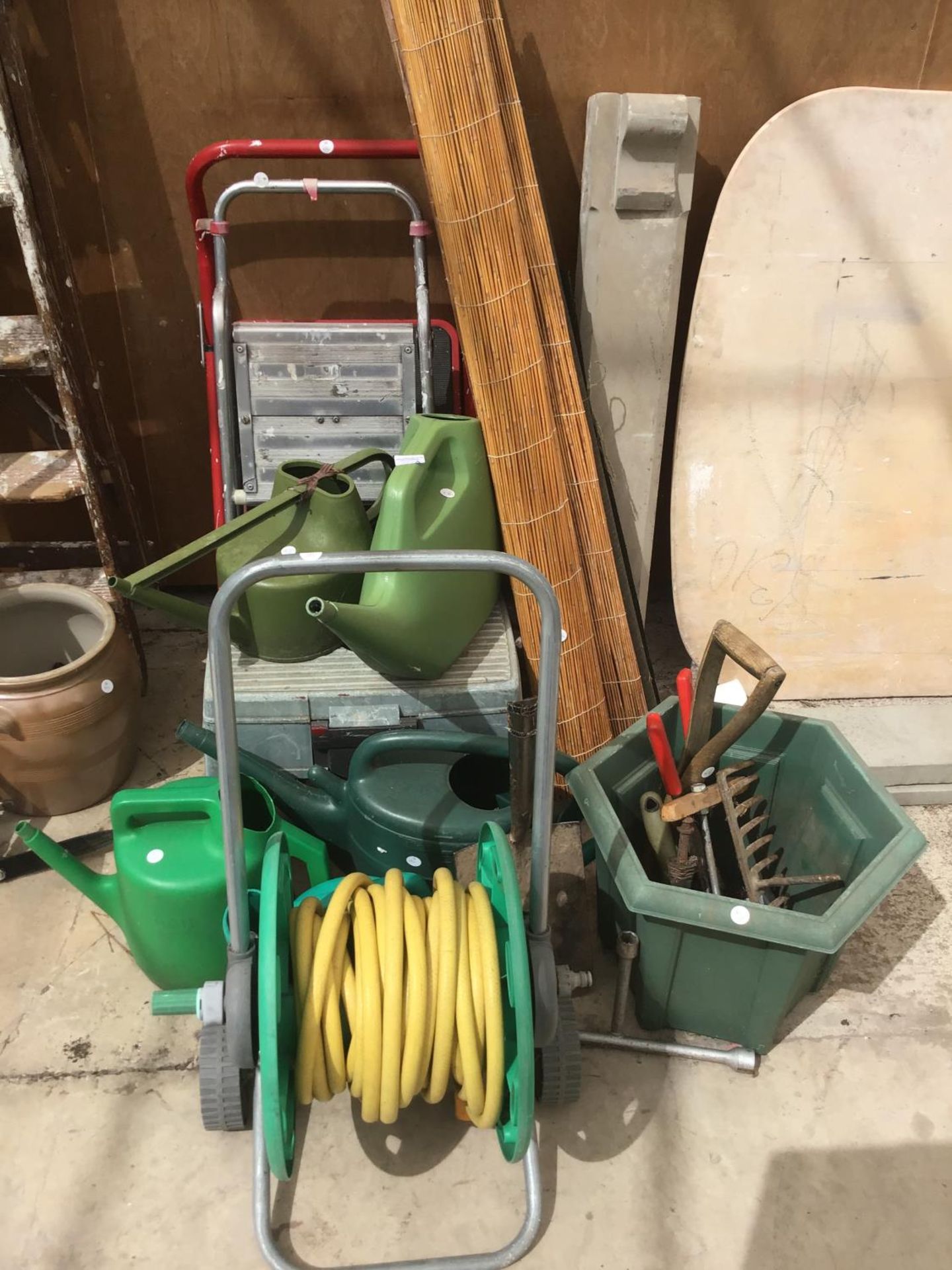 TWO SETS OF METAL TWO STEP LADDERS, VARIOUS WATERING CANS, A HOSE PIPE ON REEL, BAMBOO SCREENS ETC