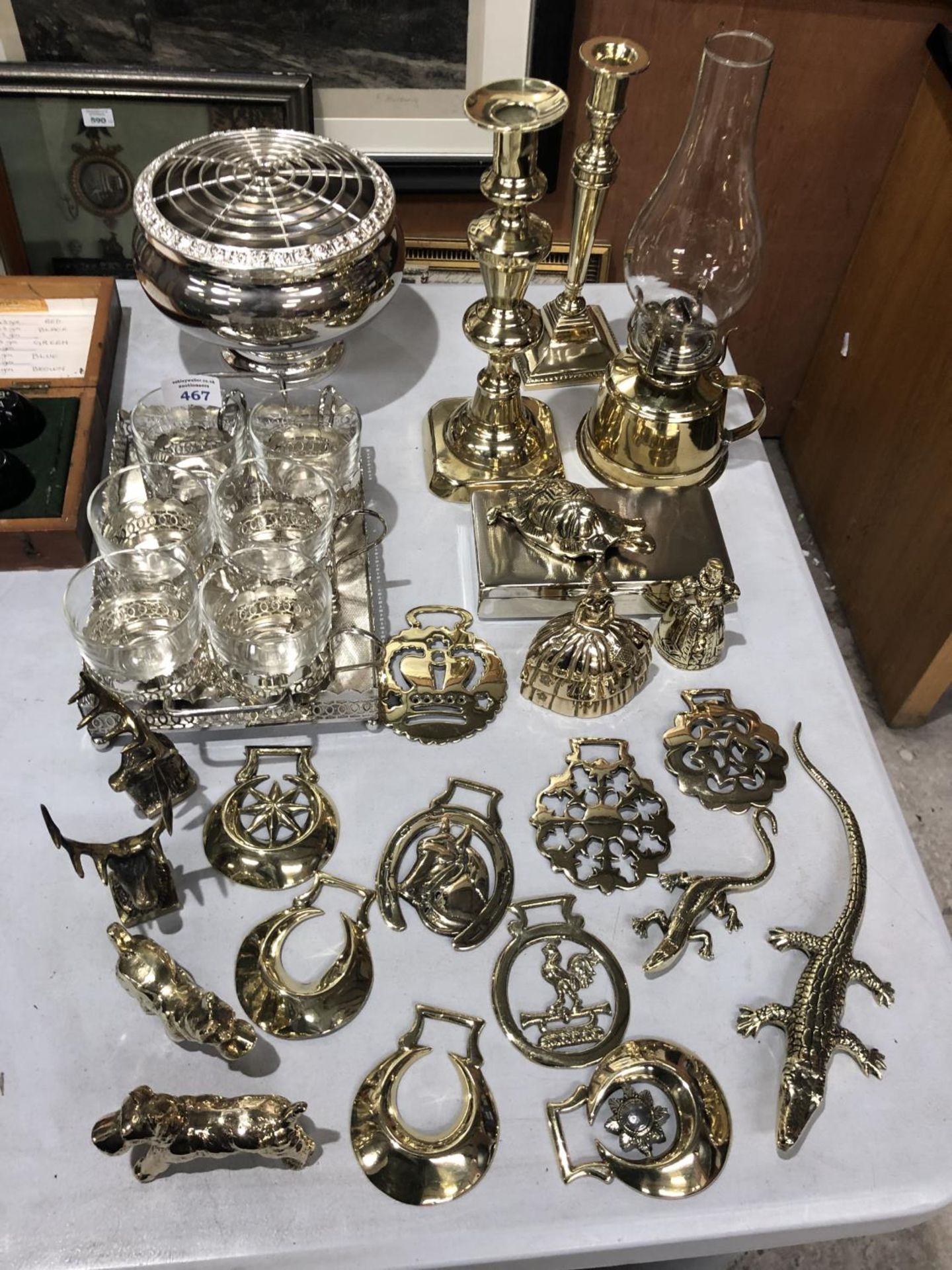 A LARGE COLLECTION OF GOOD QUANTITY BRASS WARE