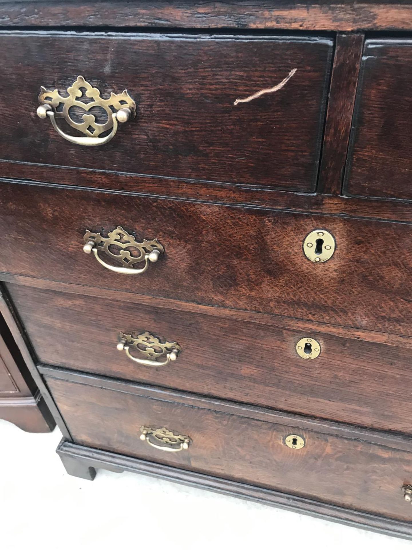 AN OAK CHEST OF TWO SHORT AND THREE LONG DRAWERS WITH ORNATE BRASS HANDLES ON BRACKET FEET - Image 3 of 3