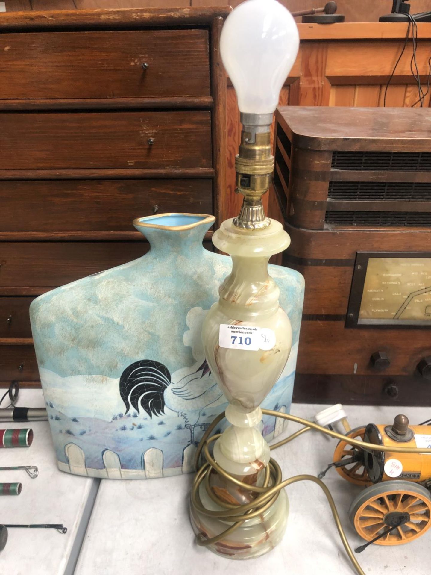 A FRENCH 'HEN' VASE AND MARBLE TABLE LAMP (2)