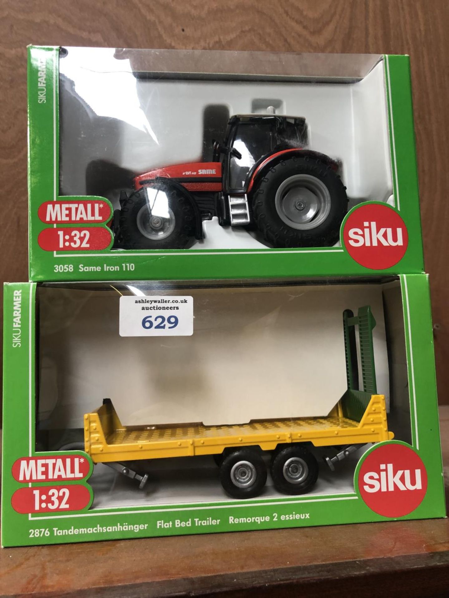 TWO BOXED 1:32 SCALE 'SIKU' ITEMS - TRACTOR 3058 AND TRAILER 2876