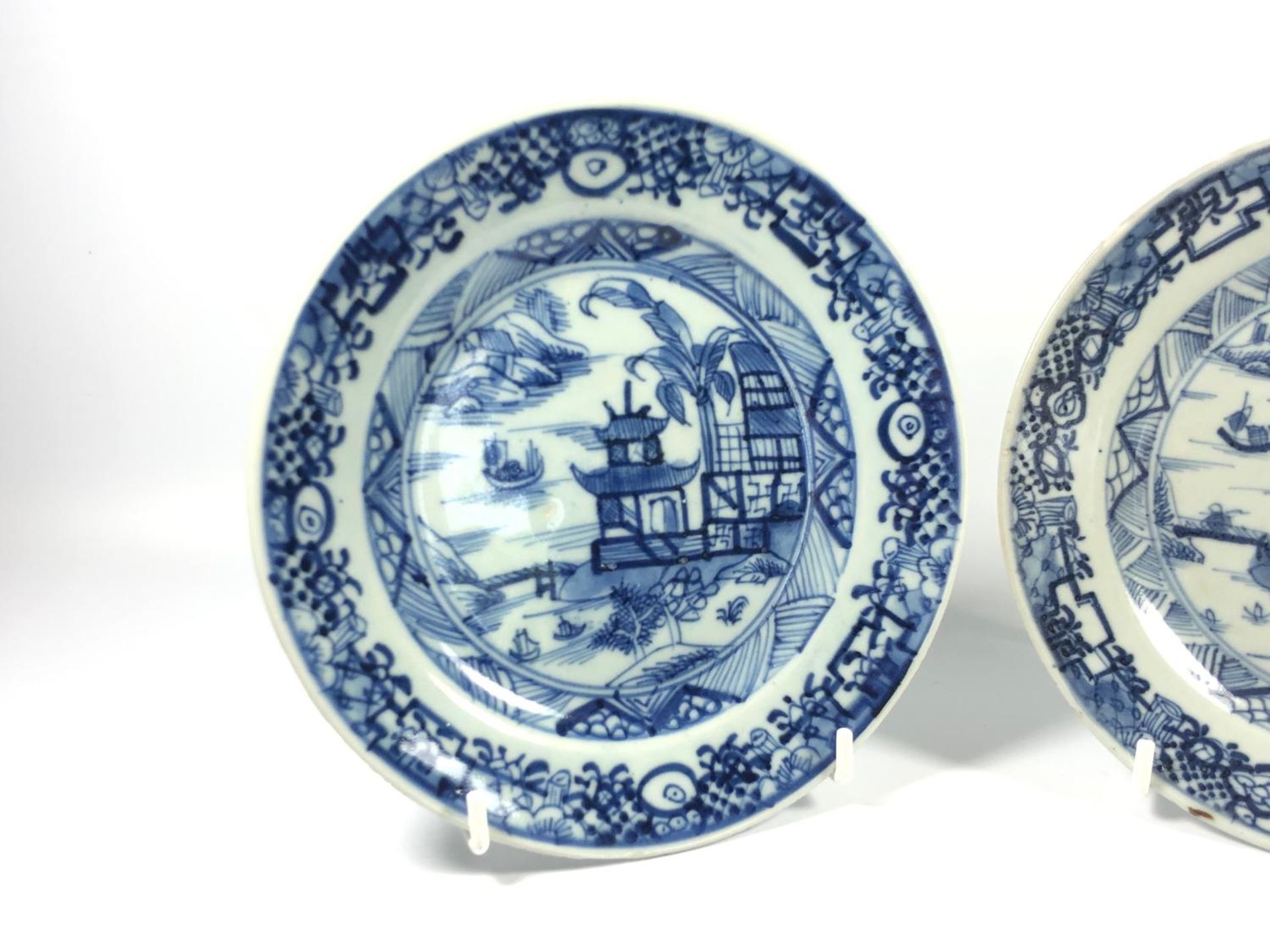 A PAIR OF 19TH CENTURY CHINESE BLUE AND WHITE DISHES / SIDE PLATES, DIAMETER 16.5CM - Image 2 of 9