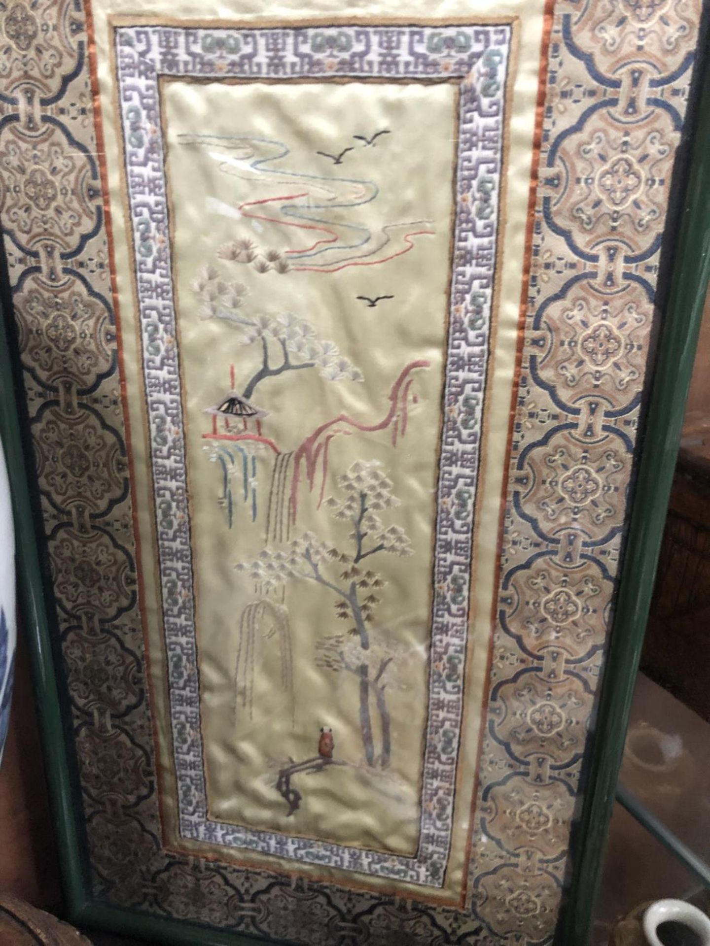 A FRAMED ORIENTAL SILK PICTURE - Image 2 of 2