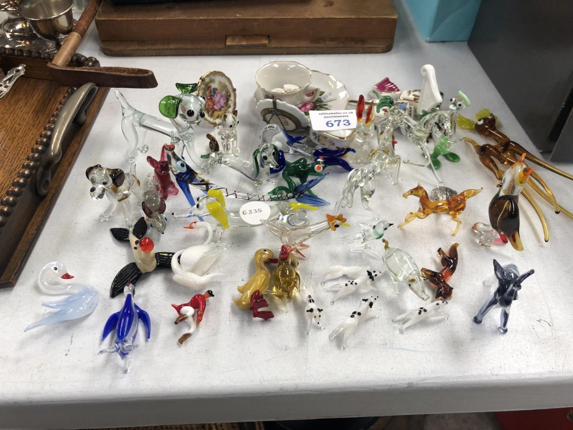 A COLLECTION OF MINIATURE GLASS ANIMALS