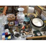 A LARGE GROUP OF CERAMICS AND FURTHER ITEMS TO INCLUDE A CHINESE VASE, CLOCK ETC