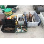 A MIXED LOT OF TOOLS TO INCLUDE SPANNERS, SHEARS, GATE HINGES, FILES, TROWELS ETC