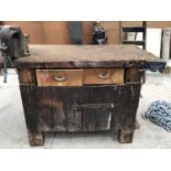 A WOODEN TOOL BENCH WITH TWO DRAWERS AND TWO DOOR UNDER CUPBOARD WITH A AJAX STEEL ENGLAND NO 3 VICE