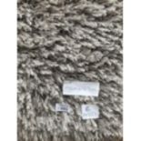 A LARGE BEIGE/GREY RUG 175CM X127CM