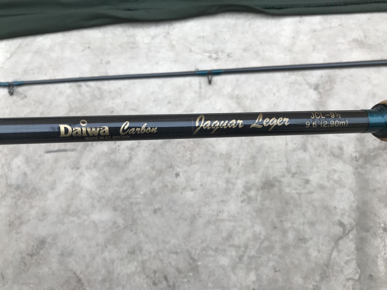 AN AS NEW DIAWA JAGUAR 2.9 METRE CARBON LEDGER ROD AND ROD BAG - Image 2 of 2