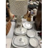 A ROYAL DOULTON 'ETUDE' PART DINNER SERVICE TOGETHER WITH A CERAMIC LAMP AND SHADE
