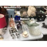 A MIXED COLLECTION OF GLASS AND CERAMIC ITEMS
