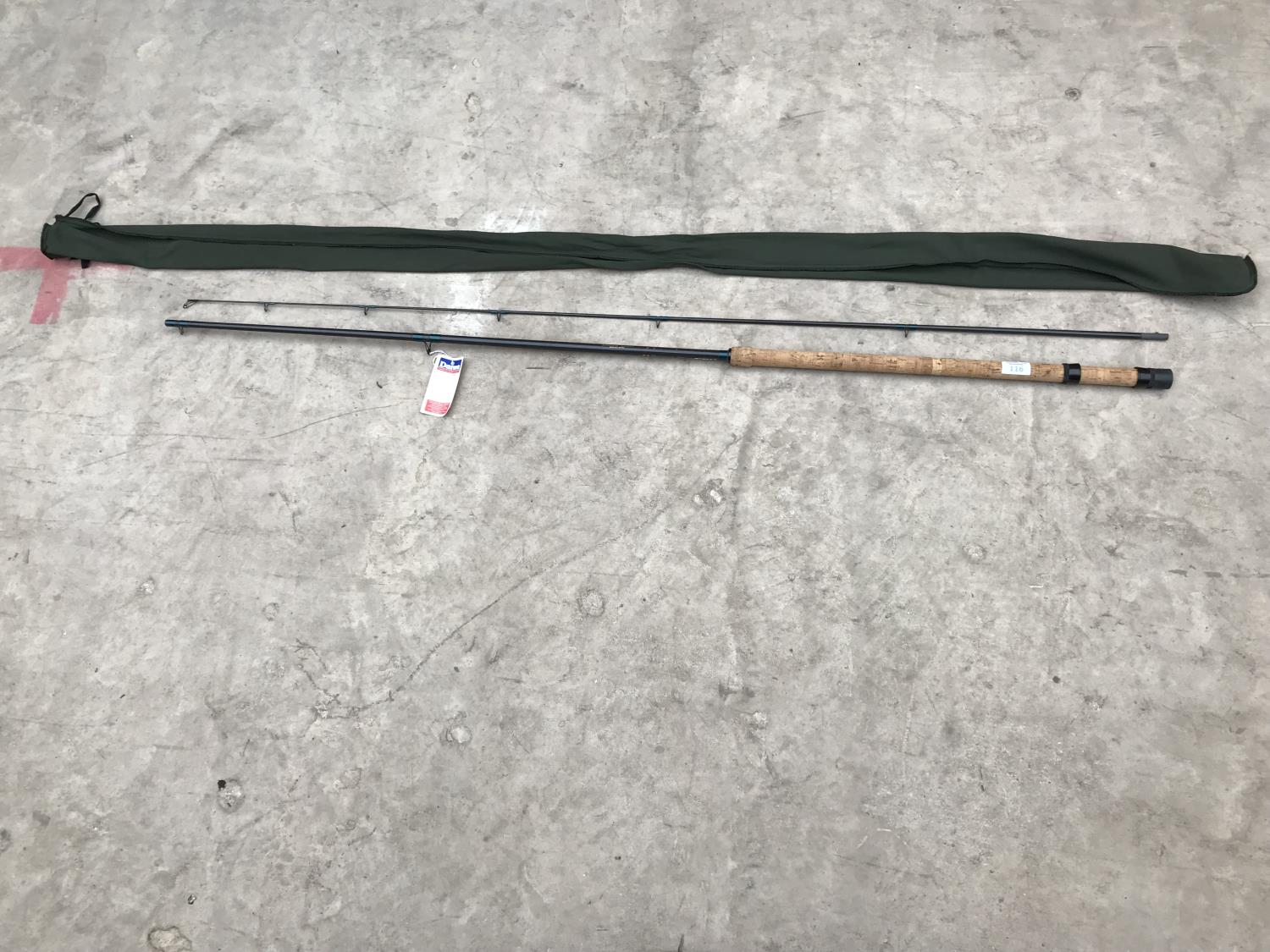 AN AS NEW DIAWA JAGUAR 2.9 METRE CARBON LEDGER ROD AND ROD BAG