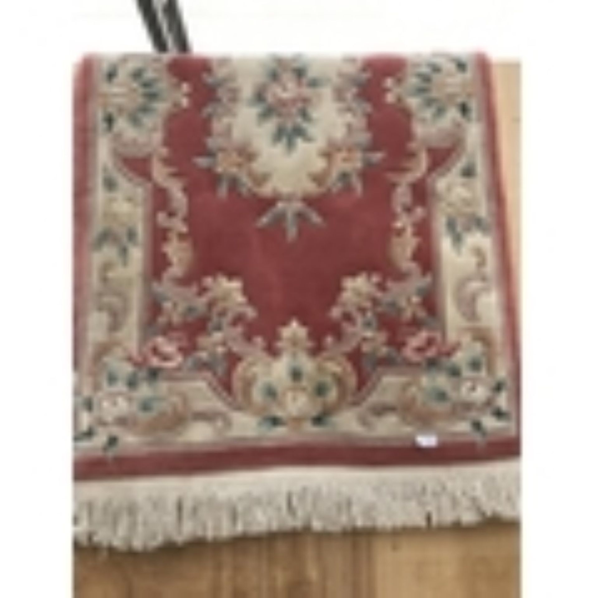 A DECORATIVE PATTERNED RUG WITH FRINGING 175CM X90CM