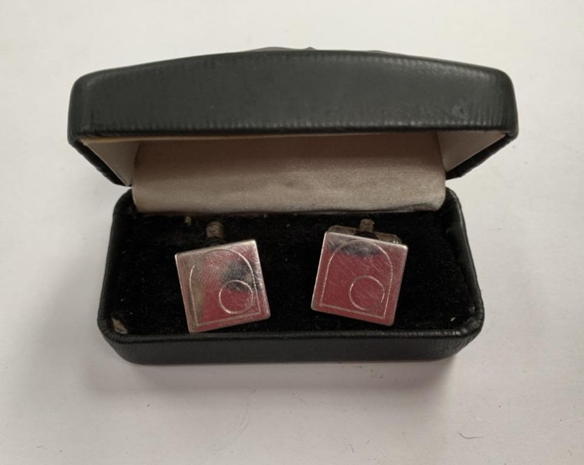 A BOXED PAIR OF MEN'S SILVER CUFF LINKS