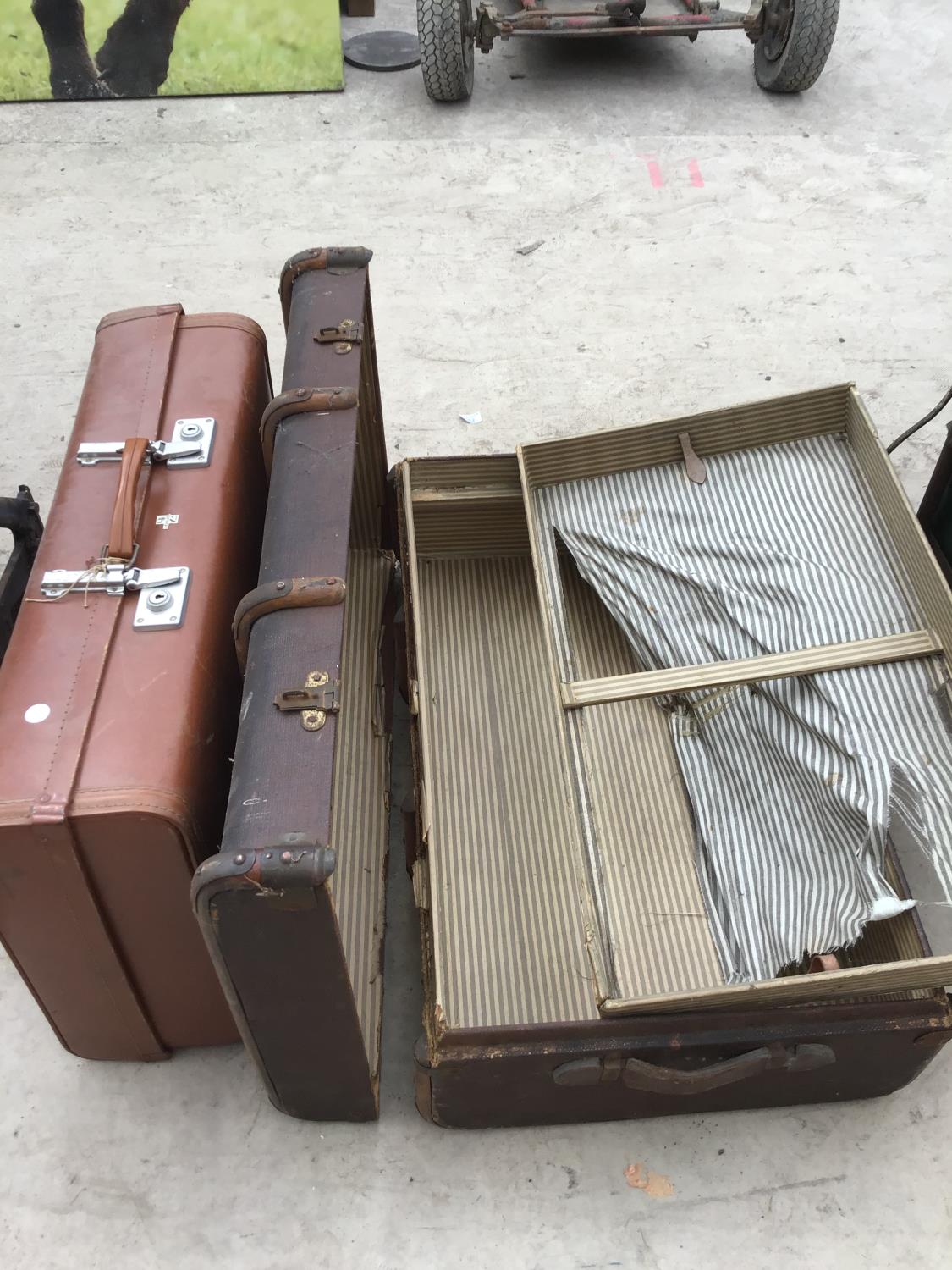 A VINTAGE BOOTS TRAVELLING CASE WITH INNER TRAY (A/F) AND A FURTHER SUITCASE