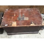 A VINTAGE WOODEN CHEST 80CM X 49CM X 43CM