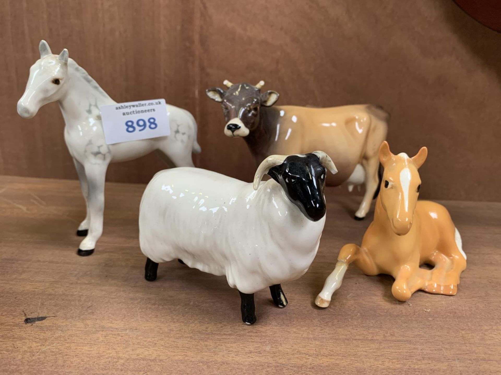 FOUR BESWICK ANIMAL FIGURES TO INCLUDE TWO HORSES, SHEEP AND COW. 2 A/F