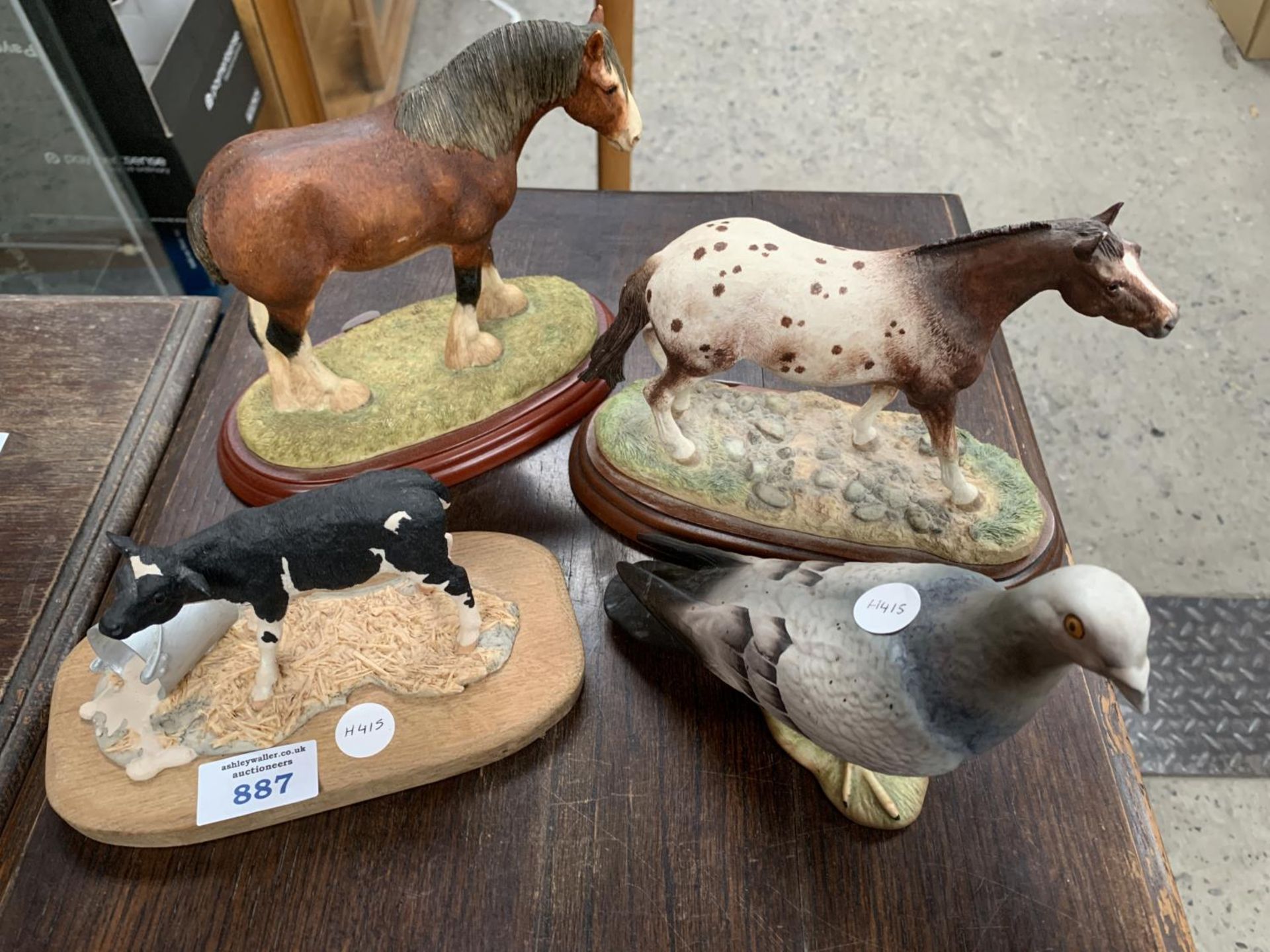 A BESWICK BIRD FIGURE, TWO STALLION FIGURINES TO INCLUDE 'APPALOOSA' AND 'CLYDESDALE' AND FURTHER