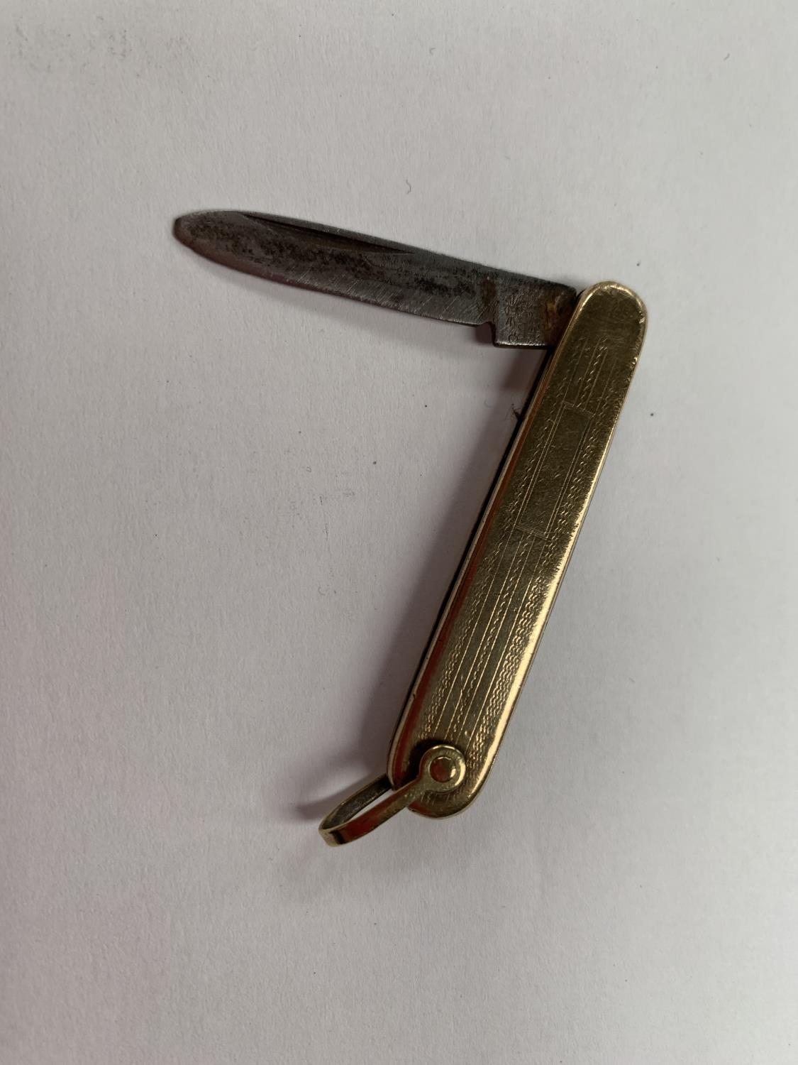 A SMALL GOLD PLATED FRUIT KNIFE