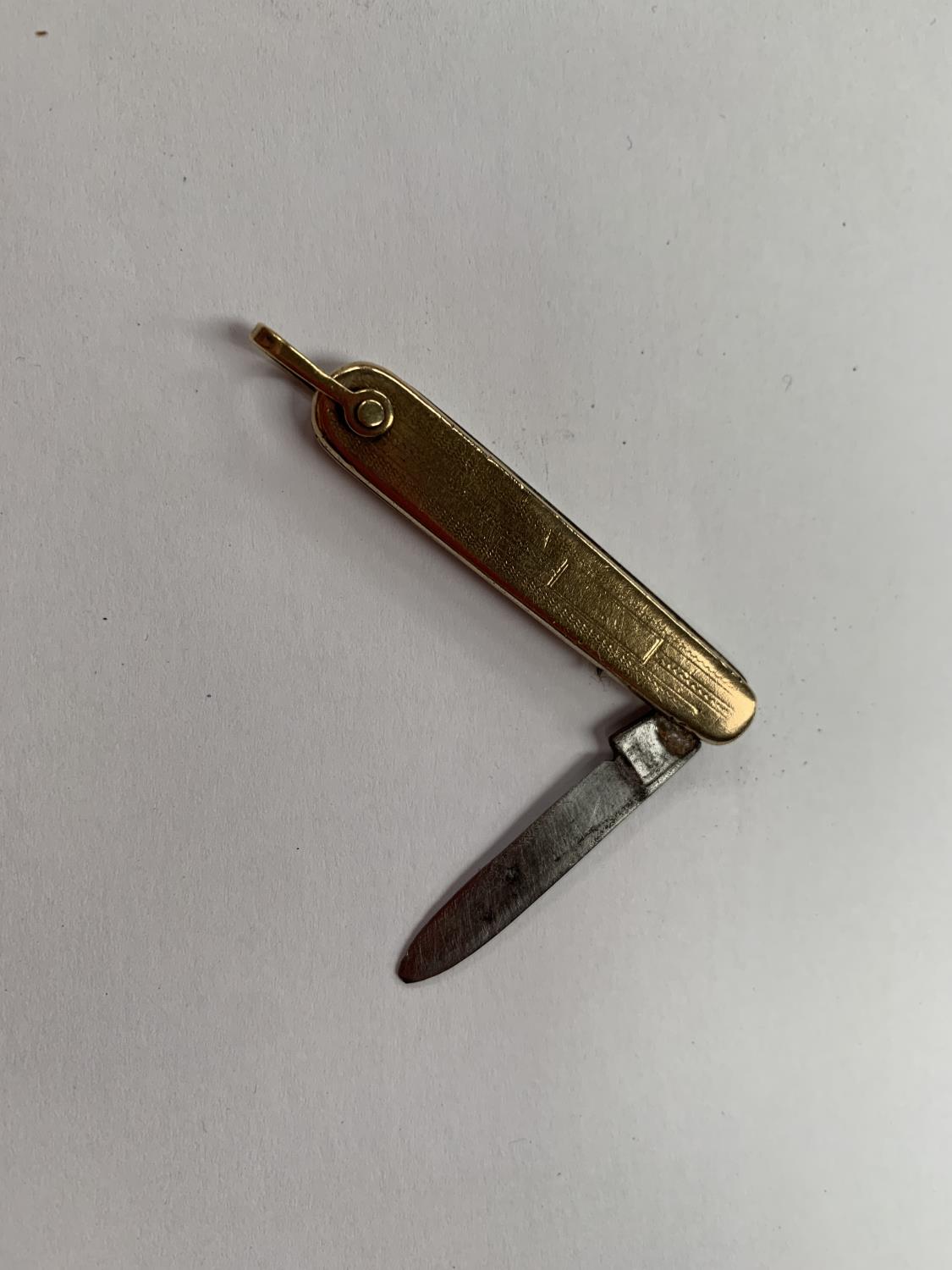 A SMALL GOLD PLATED FRUIT KNIFE - Image 2 of 2