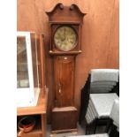 AN OAK CASED BRASS FACED CHIMING MANTLE CLOCK BY 'HARLOW' OF ASHBURN