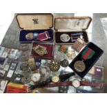 MIXED LOT TO INCLUDE MEDALS : BORDER SERVICE , SUEZ , BOMBER COMMAND , DEFENCE MEDAL , POLICE LONG