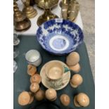 AN ORIENTAL CUP AND SAUCER, BOWL AND A COLLECTION OF WOODEN TOADSTOOLS