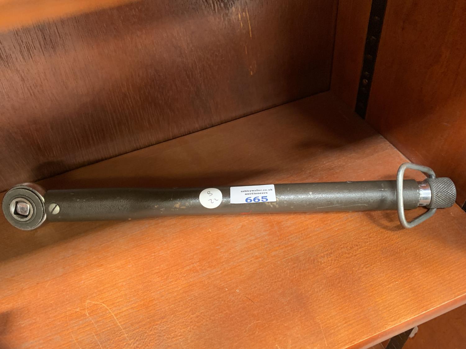 A VINTAGE METAL TENSION RATCHET BAR