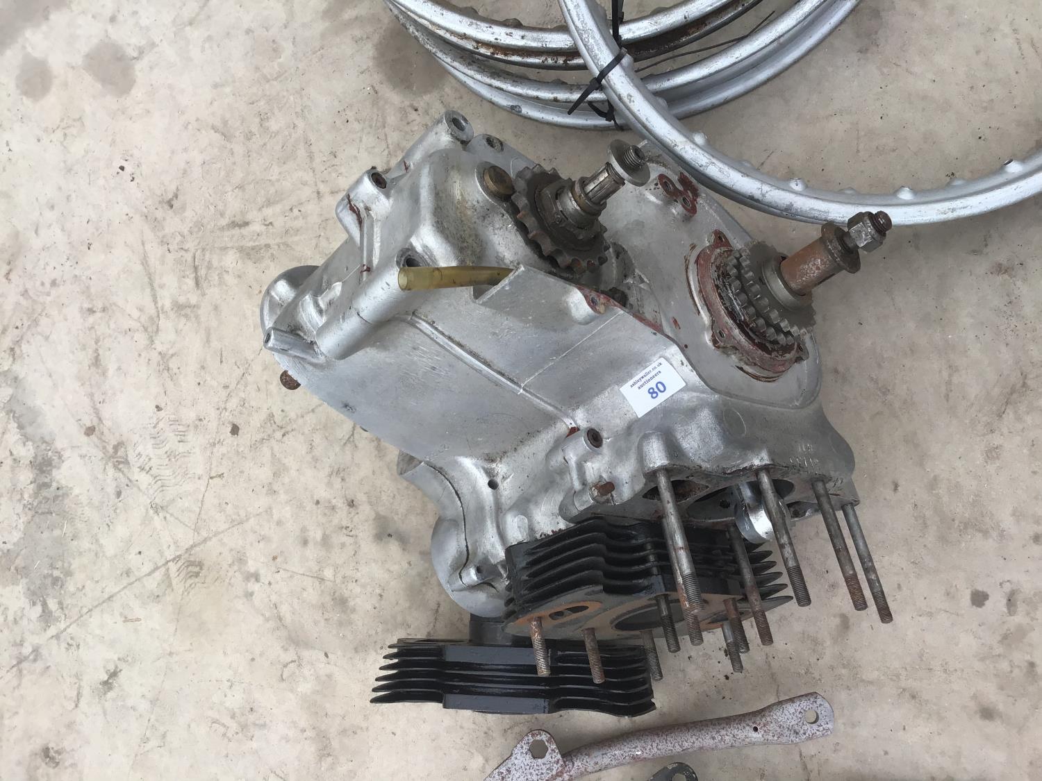 A CRANKCASE AND PISTON BLOCK FOR A NORTON JUBILEE