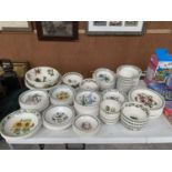 A LARGE COLLECTION OF 'PORTMEIRION' BOTANIC GARDEN DINNERWARE TO INCLUDE DINNER PLATES, LARGE